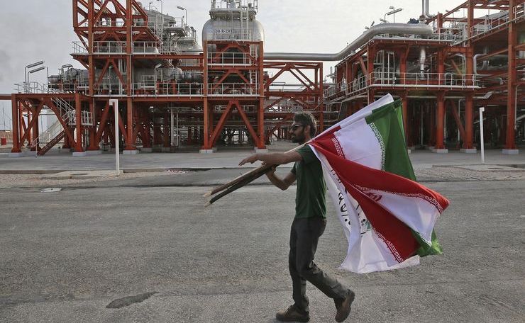 Санкции США приостановили работу 25% иранских нефтяных вышек