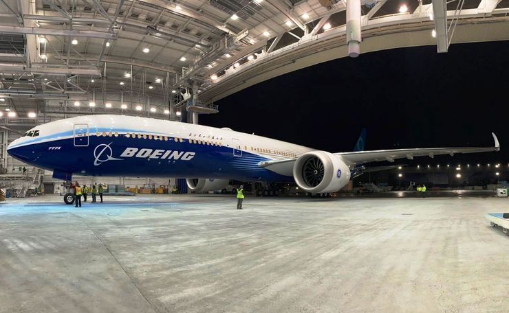 Первый полет нового Boeing 777X отложен из-за сильного ветра