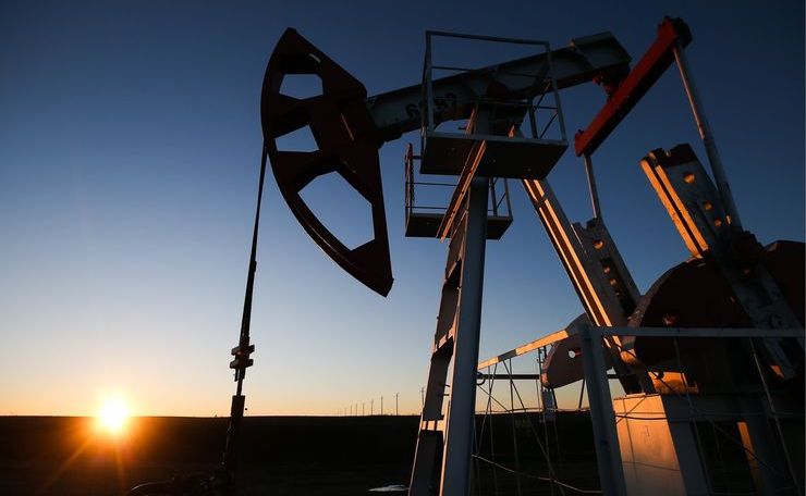 Нефть падает в цене на фоне опасений по поводу спроса из-за распространения вируса
