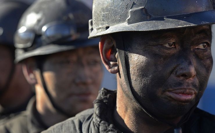 Чартерный поезд отправляет более 600 шахтеров  в Северный Китай, чтобы начать работу