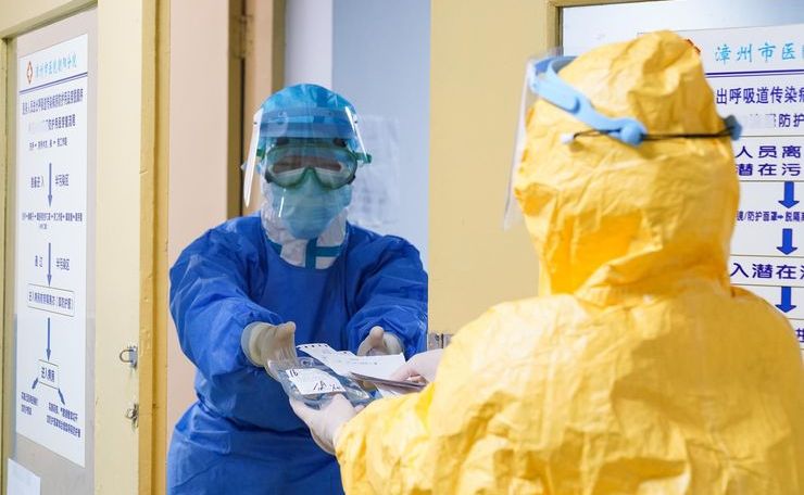 Россия направила первую делегацию экспертов в Китай для борьбы с новым коронавирусом