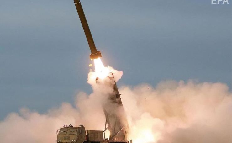 КНДР выпустила 2 неопознанных снаряда в воды между Корейским полуостровом и Японией