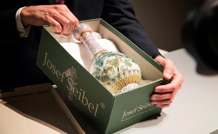 Китайская фарфоровая ваза 18-го века продана на аукционе за 4,6 миллиона долларов